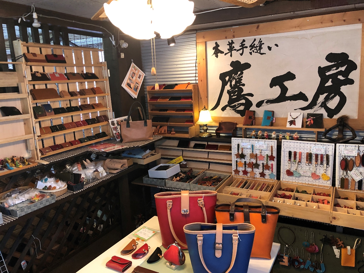 �H�[���̓W���X�y�[�X�ł��B�I���W�i����i�̏�����A�{�v�`���[���ɂ����O�̍�������Ĕ̔����������܂��B���y�Y�◷�̋L�O�ɂ������ł��傤���B