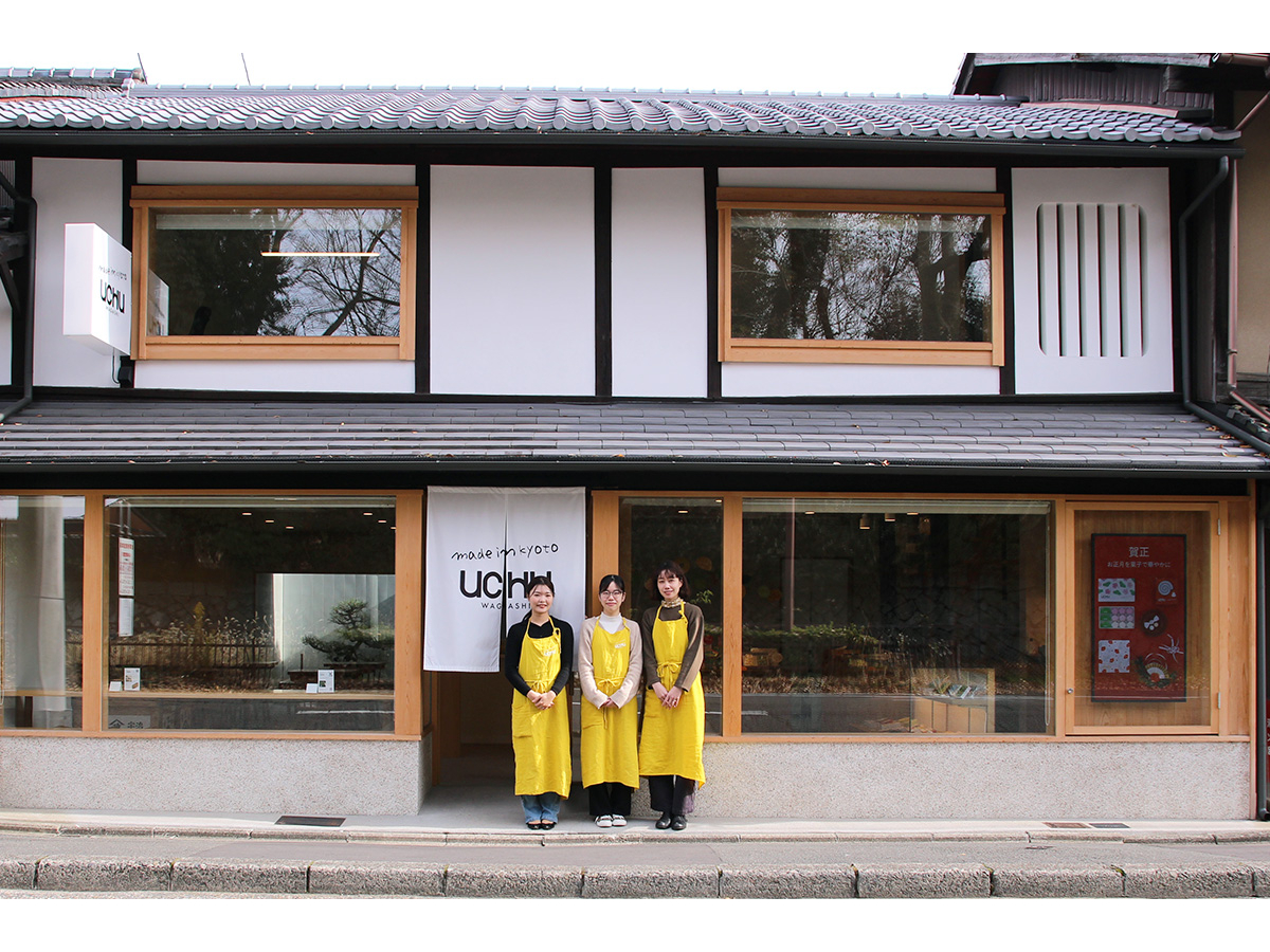 人をわくわくさせたり、しあわせにする和菓子「UCHU wagashi」の寺町本店では、らくがんつくりのワークショップを開催しております!