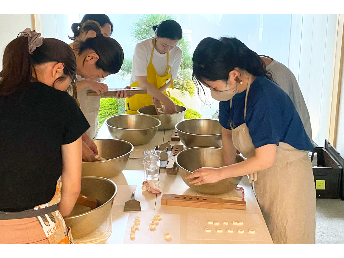 定員6名様です。スタッフが丁寧にお教えしますので初めての方も大歓迎です!