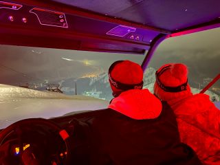 ナイター照明もない真っ暗な雪山を冒険感覚で走行!