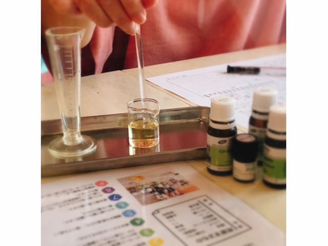 香り作りのミニレッスン付いてます。 アロマが初めてのかたも安心してご参加ください。