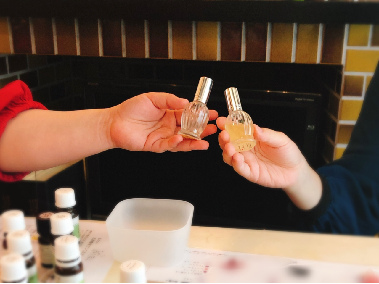 お友達、カップル、親子で一緒に香水作り!