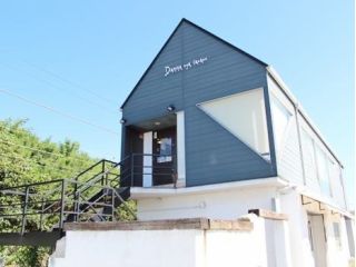 外観 国道二号線沿い レストランMIYAの向かい側の2階建ての一軒家が店舗になりますよもぎ蒸しは1階のエステサロンjerjefでやっています