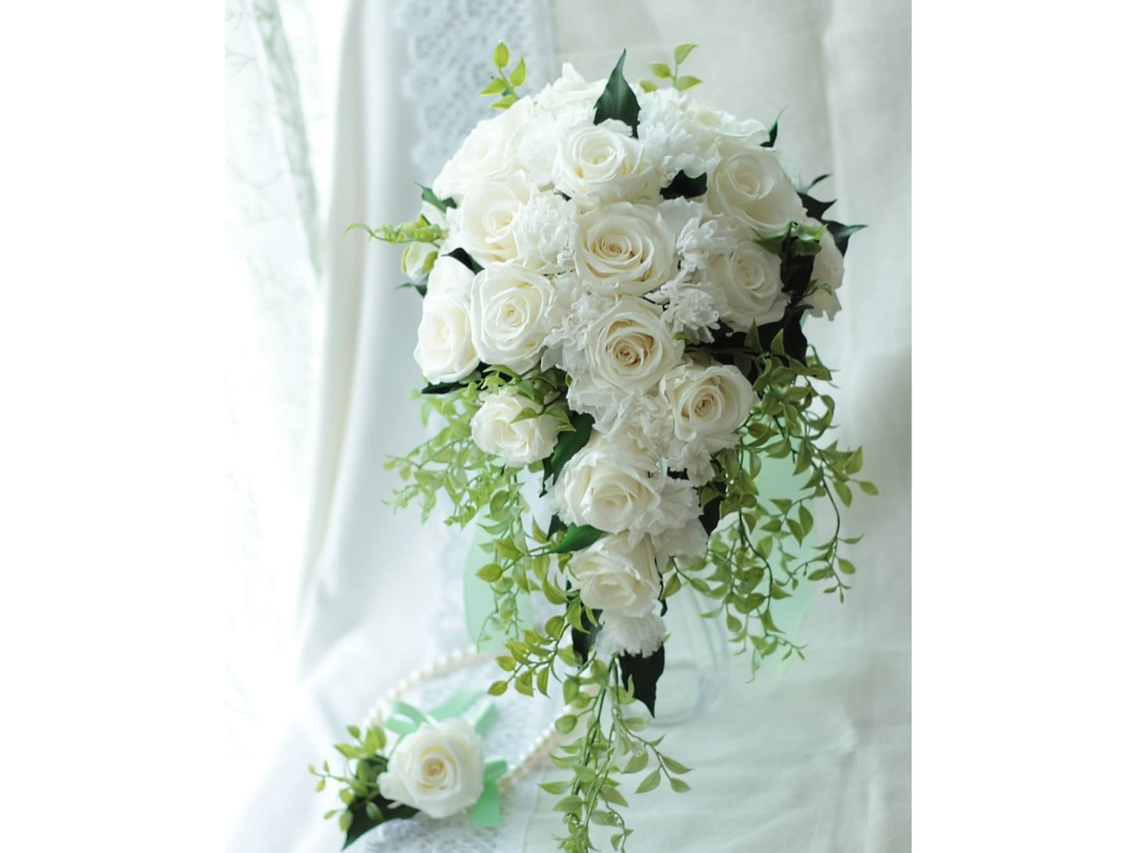 資格取得コースでは本格的なブライダルブーケの制作技術が身に付きます。