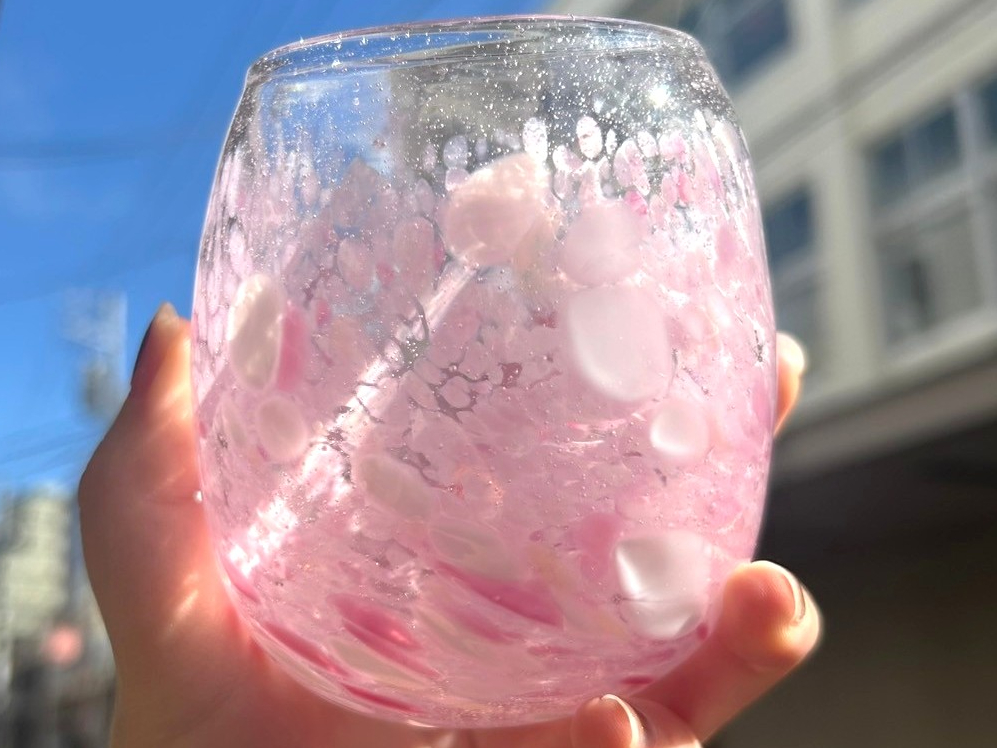 思い出の情景をglassで表現。こちらの作品は桜のイメージ。