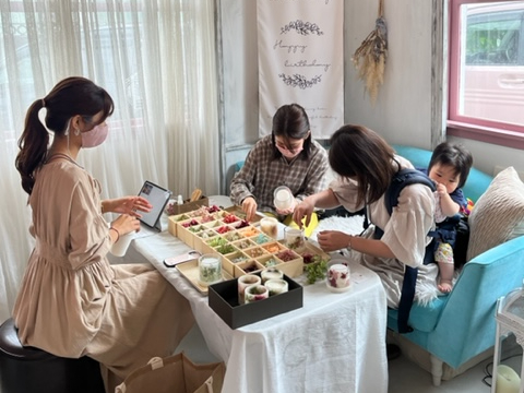 ひとつひとつ手作りの作品となります。