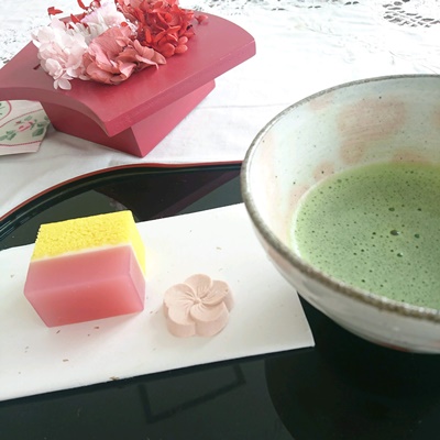 季節の和菓子とお抹茶でホッと一息。