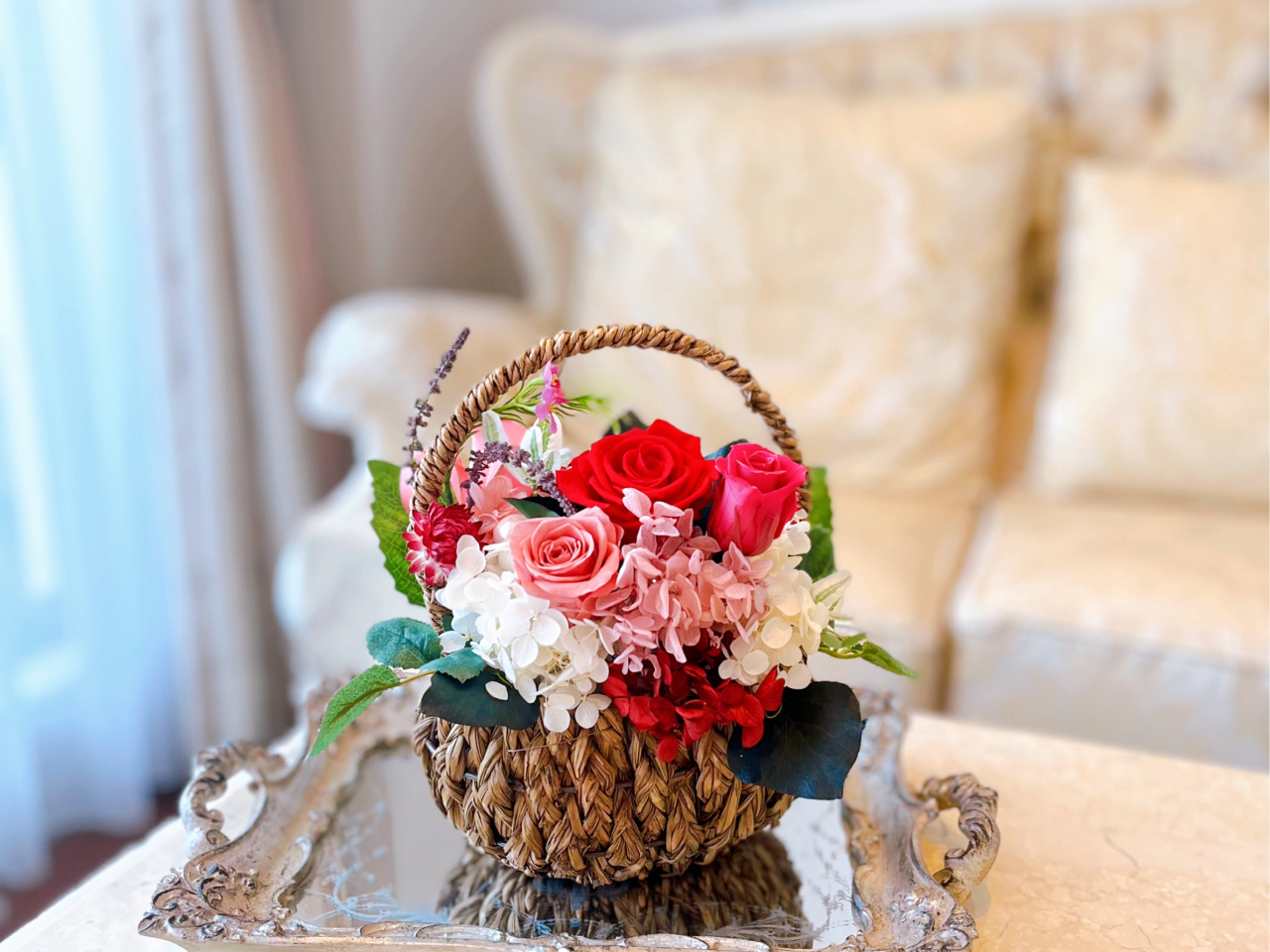 Rfނ̃oXPbgɉ؂₩ɉ炵AW܂B