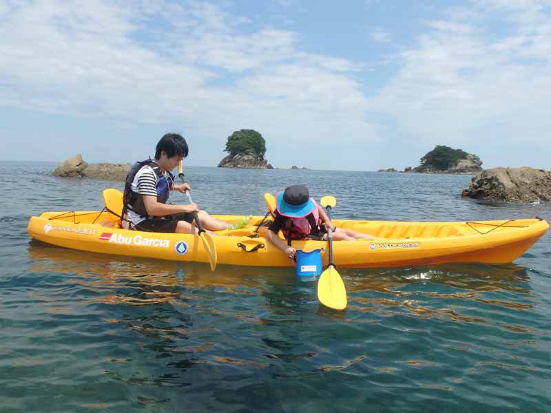 海水温が冷たい時期でも箱メガネで海中観察をお楽しみいただけます