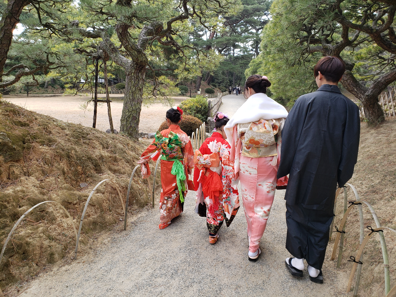 園内を着物でお散歩♪
