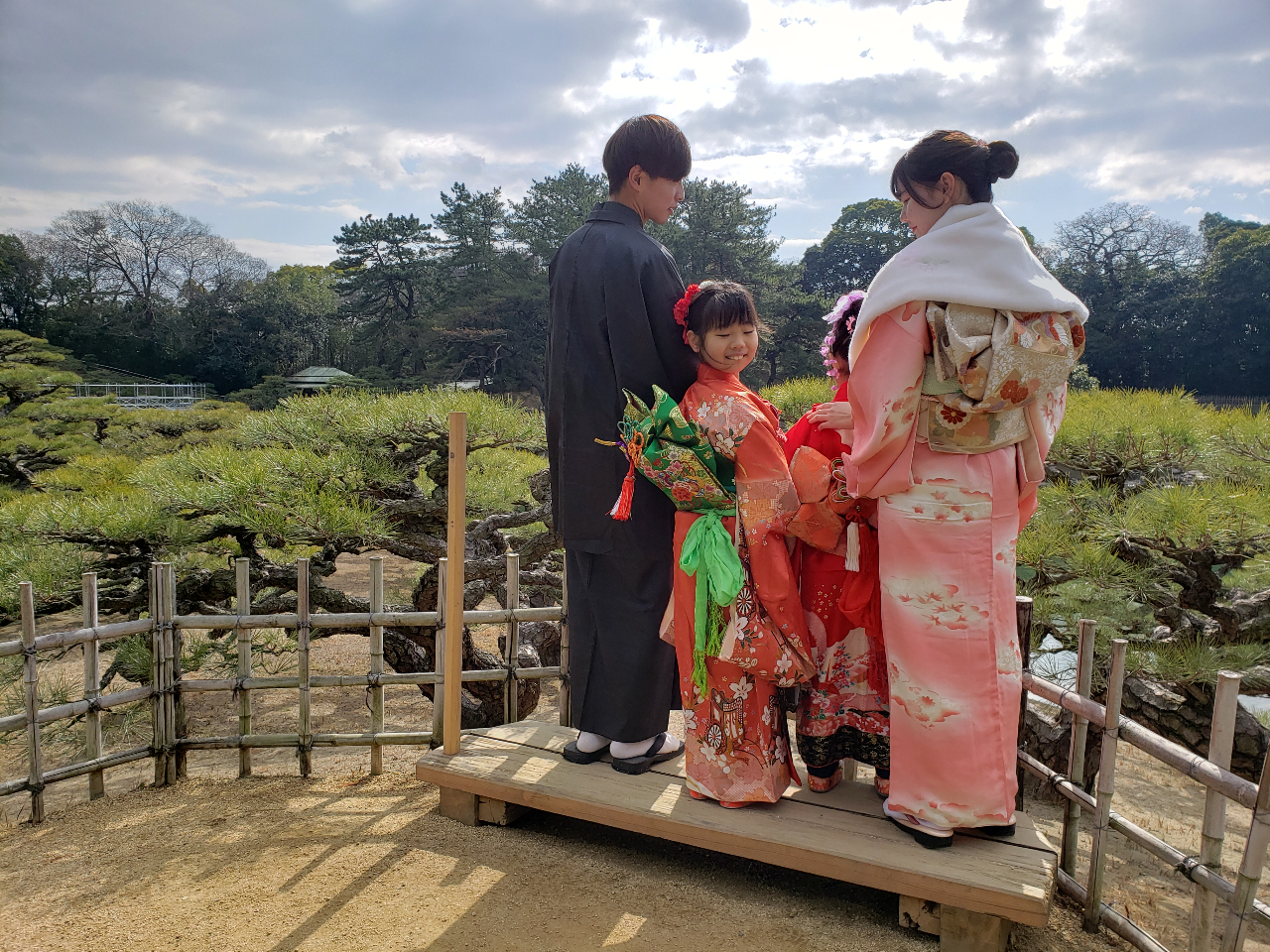 日本庭園の絶景を着物でお楽しみください
