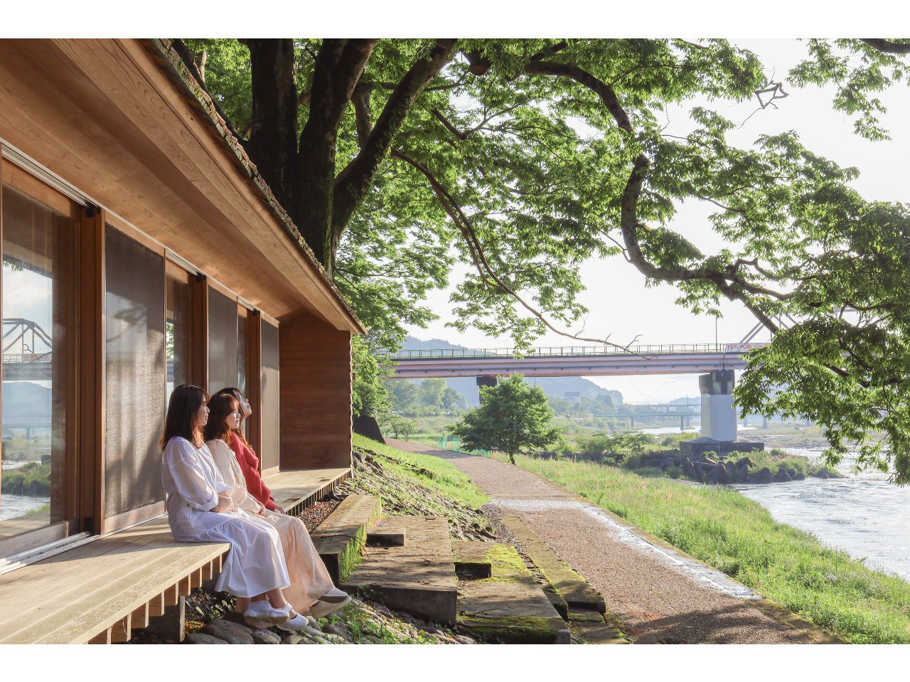 川沿いに佇む吉野杉の家へお越しください!