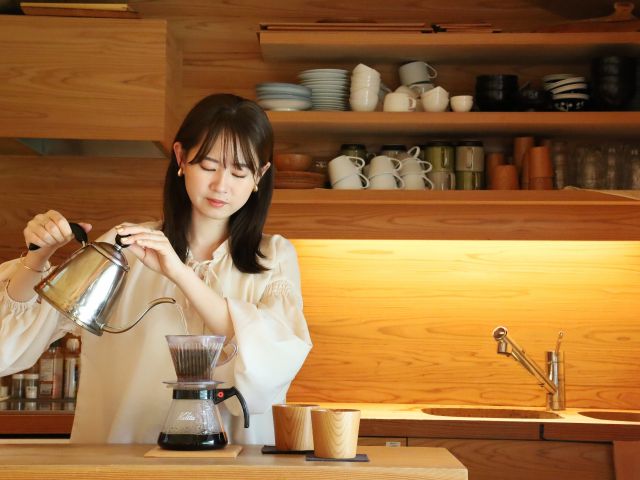 備え付けのコーヒー、お茶はご自由にご利用ください。