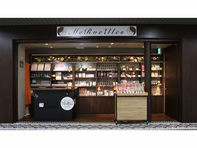 JR川崎駅東口を出て入口階段を降りてすぐ。川崎アゼリア内3rd Avenueにございます。