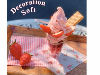 自慢のイチゴを使ったデザートも販売しています!イチゴデコレーションソフトは萩原農園で一番人気の デザートです♪