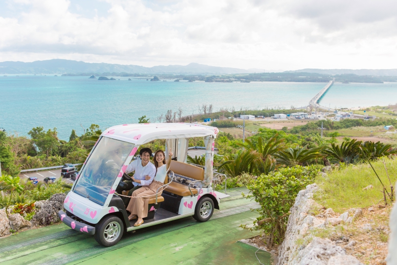 ԏꂩ{ݓւ́AJ[gɏĐi݂܂B̐AɈ͂܂ꂽK[fƌÉF̊CƐiy݂B