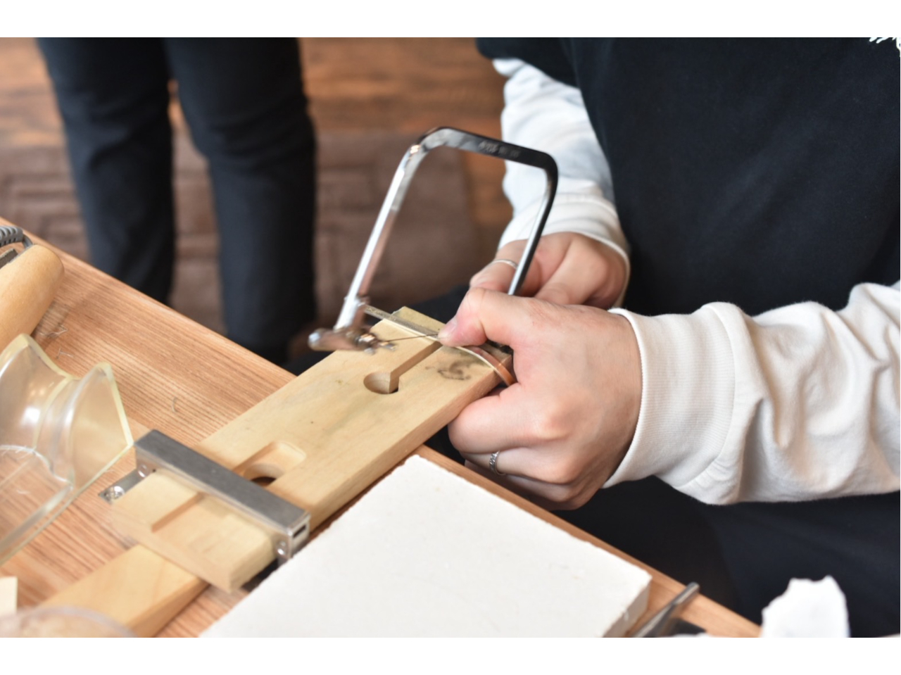 �V���o�[����̑f�ނ��J�b�g���Ďg�p���܂�