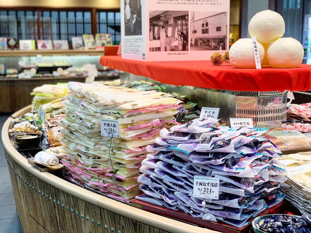 店内には試食がいっぱい(*'Д')!!