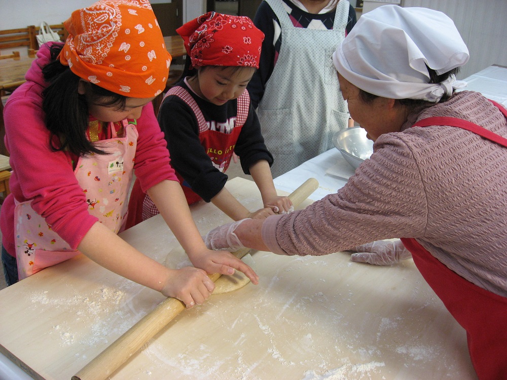 山梨 郷土料理 ほうとう作り体験 季節の野菜たっぷりのほうとうで体の芯から温まる 高根クラインガルテン じゃらん遊び体験 山梨 郷土料理 ほうとう作り体験 季節の野菜たっぷりのほうとうで体の芯から温まる 高根クラインガルテン じゃらん遊び体験