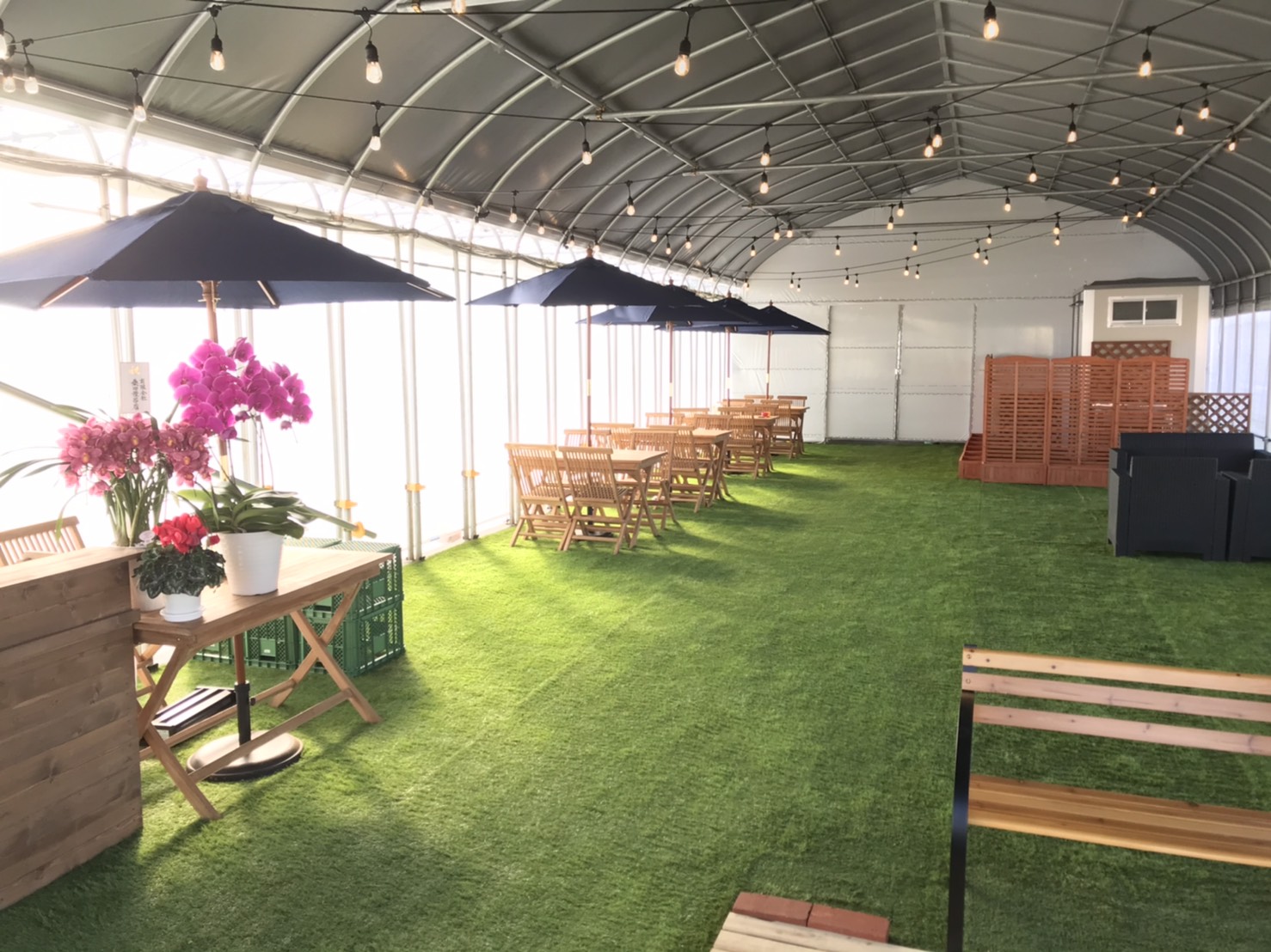 ҍXy[Xɂ̓\t@[e[uuÂтƂ߂܂B