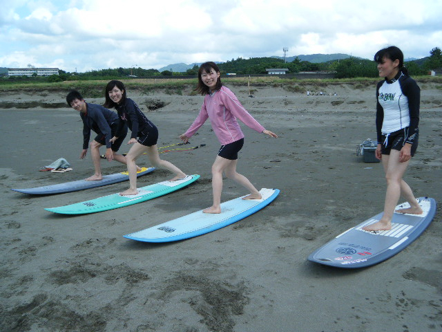 ���b�X���̃X�^�[�g�́A�r�[�`�̍���ł̐�������n�܂�A���ۂ̃{�[�h�̏�ɗ������͋C��̌����Ē����܂��B