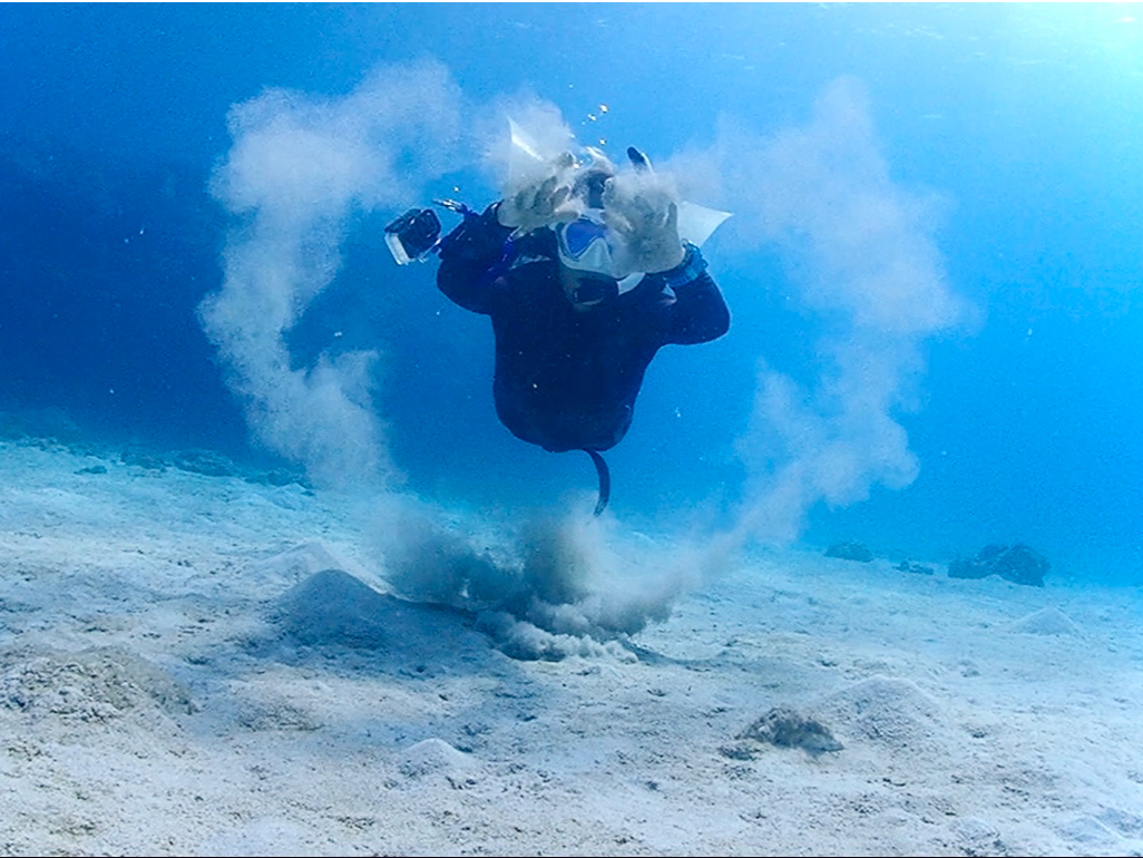 砂でハートを作ってみて!気持ちが伝わるかも♪