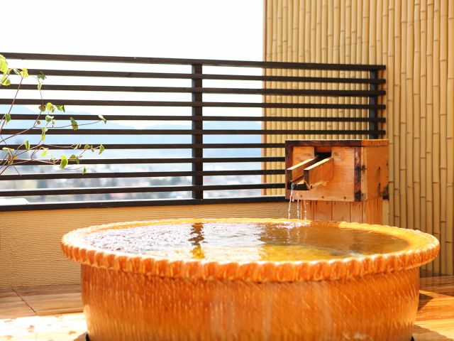 当館の屋上にある貸切露天風呂にて最高の眺めをお楽しみ下さい。