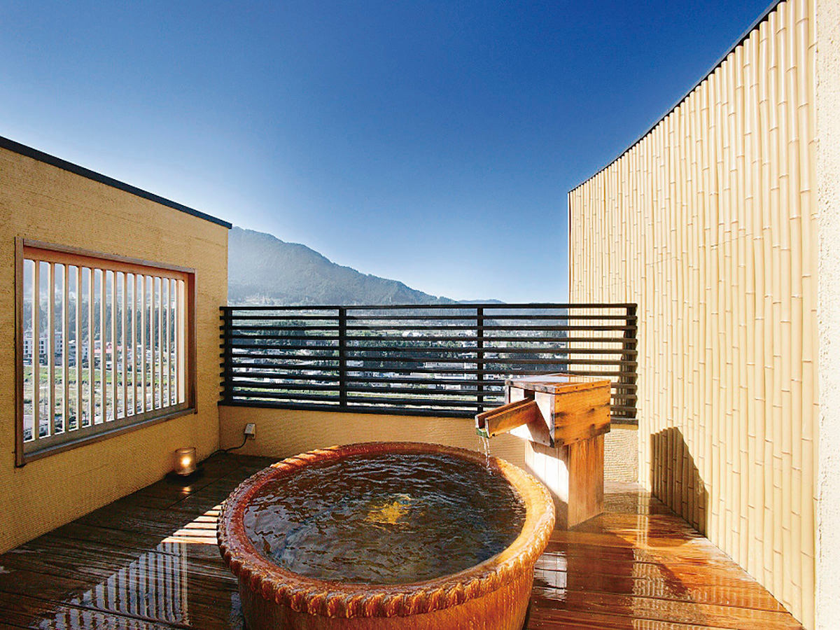 晴れた日には周りの山々を一望できます。