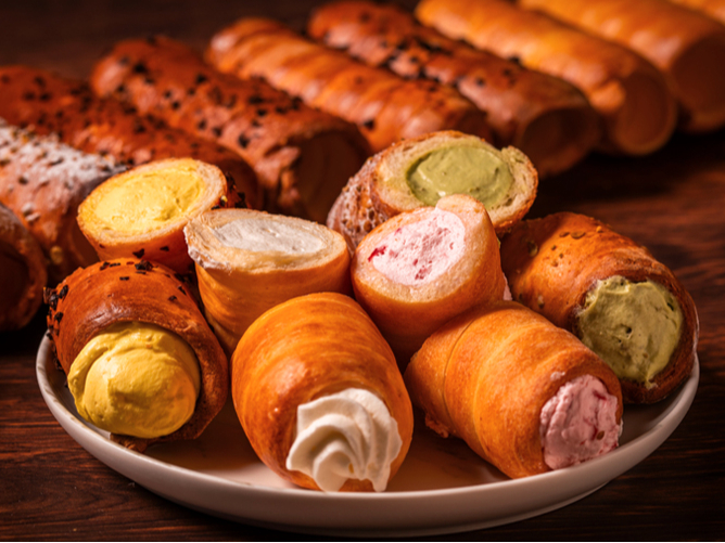  �N���[�����I�ׂ鉌�˃P�[�L�i�N���g�b�V���j