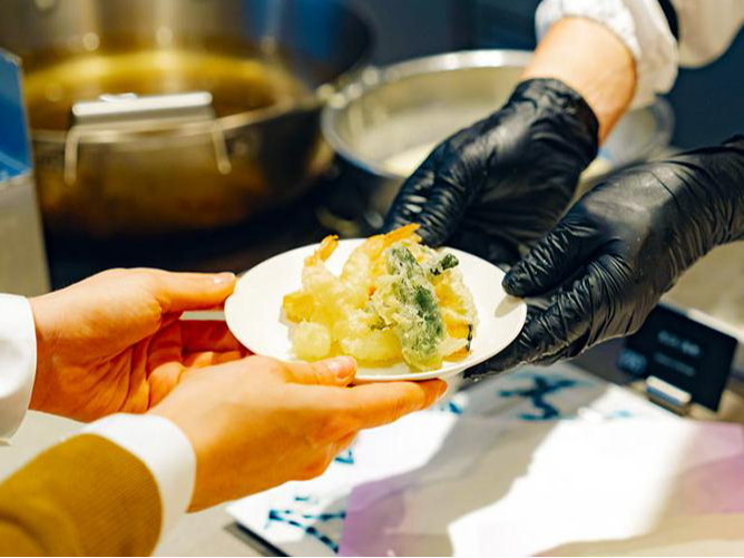 �y�V�Ղ�z �ڂ̑O�łЂƂ����J�ɗg����V�Ղ�