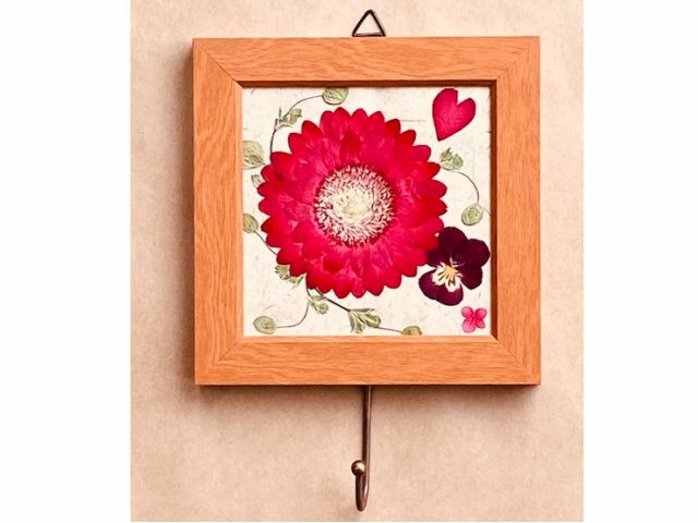 女性にうれしい選べる楽しさ ガーベラがかわいい フック付き押し花フレーム作り 華房一輪 じゃらん遊び体験