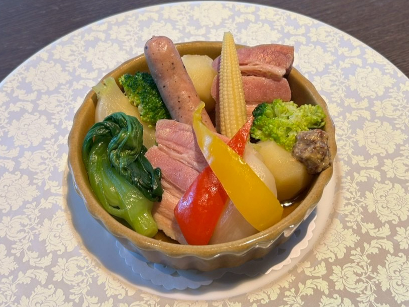 定季節野菜とハーブソーセージ&厚切りベーコンのブイヨン煮