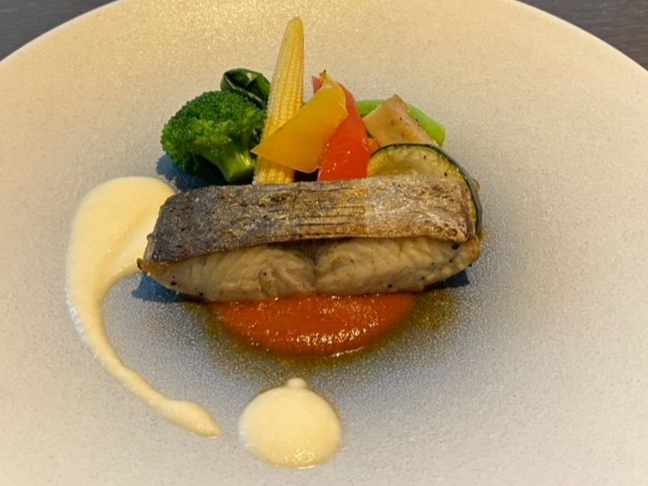 鰆のポワレ トマトソース