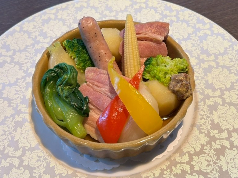 季節野菜とハーブソーセージ&厚切りベーコンのブイヨン煮