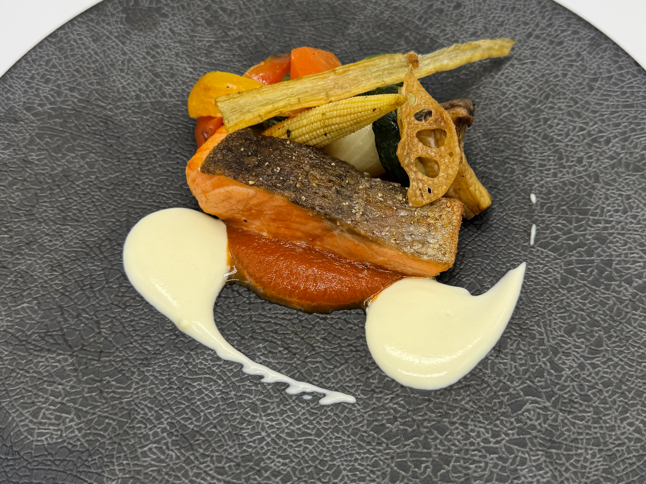 トラウトサーモンのポワレ トマトソース