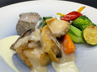 鮑のソテー 〜ノイリーソース〜