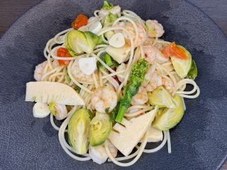 海老と筍・菜の花・芽キャベツの ペペロンチーノ