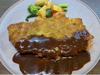 生ハムを挟んだ豚肉のコートレッタ