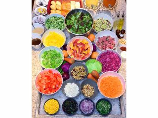 新鮮サラダブッフェ付き!ヘルシーに召し上がって頂けます。