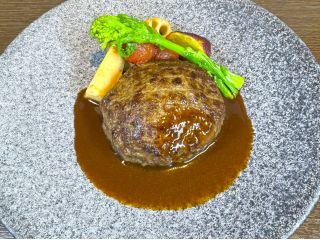 粗挽き牛肉100%ハンバーグ 〜BBQソース〜