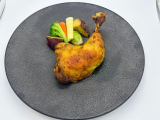 骨付き鶏もも肉のタンドリーチキン