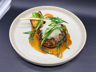 自家製豆腐入り和風ハンバーグ〜万能ネギと大根おろしソースを添えて〜