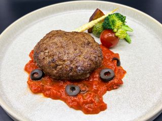 ハンバーグステーキ 〜アンダルシア風ソース〜