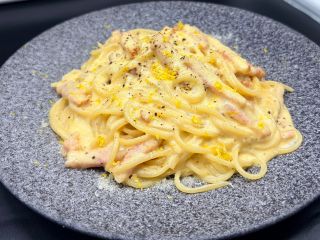 自家製パンチェッタのカルボナーラ 〜レモンの香り〜
