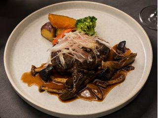 ハンバーグステーキ 〜ソースフォレスティエール 茗荷を添えて〜