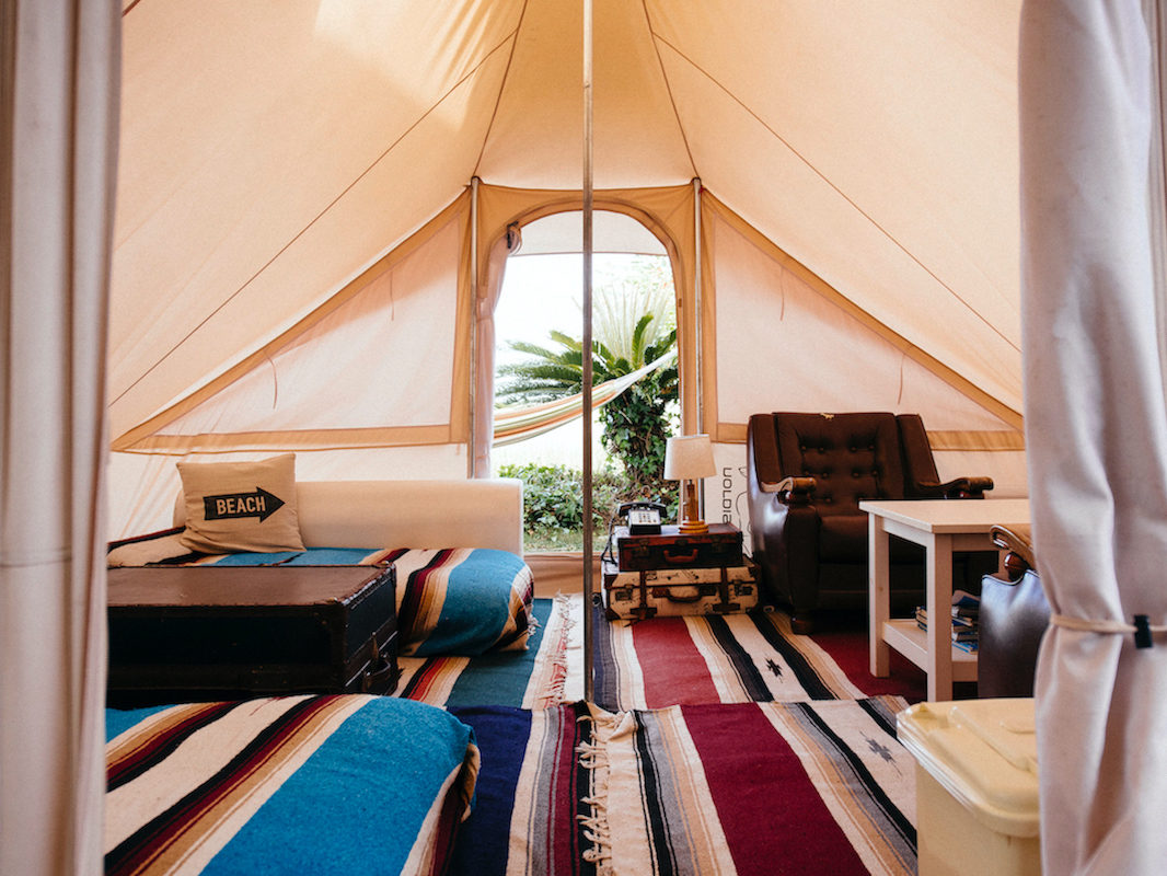 Tent site {݂ŎgpĂegAEhKh͍lC̖kuhAmfBXN甭ĂRbgeĝPłB