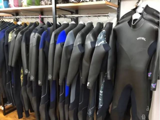 ウェットスーツもございます