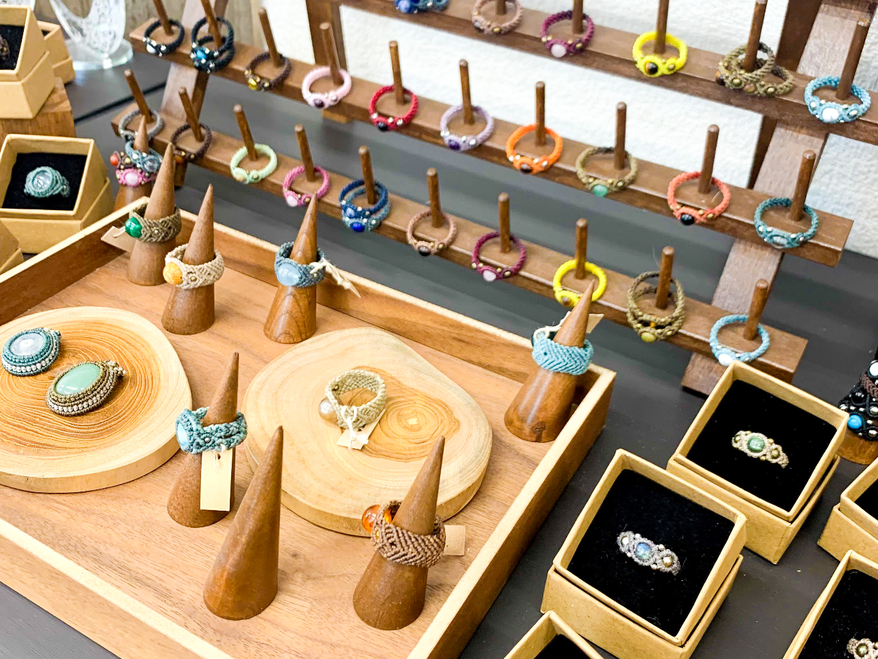 �w�ցA�l�b�N���X�A�u���X���b�g�ȂǁA�}�N�����҂݂ł��낢��ȃA�N�Z�T���[�����܂���