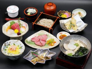 【季節の旅ごこち御膳】旬をお楽しみいただける御膳となっております。