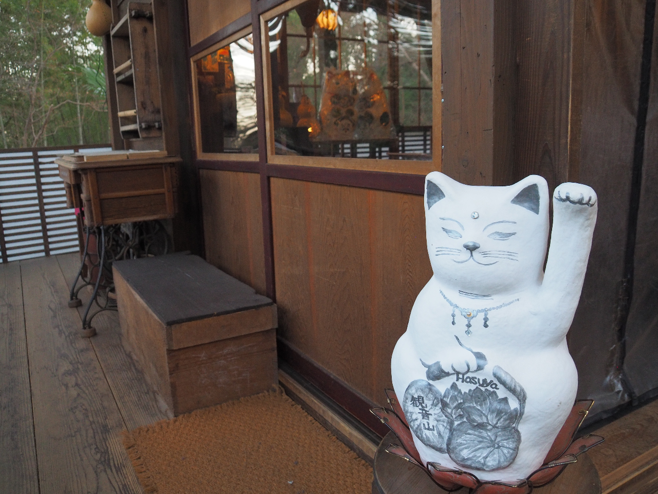 群馬で唯一！】白衣大観音のふもとで福まねき♪張り子の招き猫絵付け